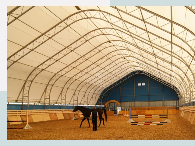 Строительство конных манежей в Муре